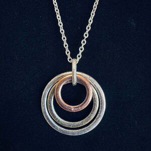 N109 - Tri-Tone Circle Pendant Necklace (Gold, Silver & Copper Tone)